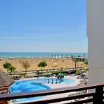 Trendy Seafront With Terrace 비비오네