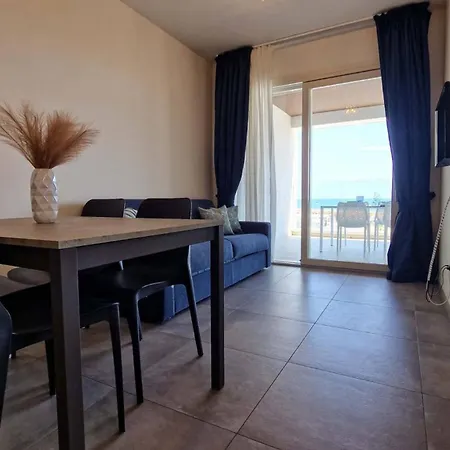Trendy Seafront With Terrace Διαμέρισμα Μπιμπιόνε